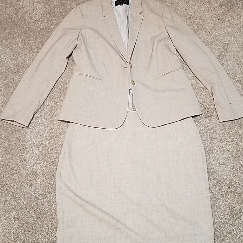 Banana Republic skirt suit